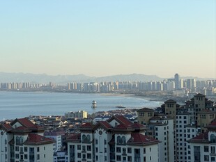 烟台城市海景与建筑群风光