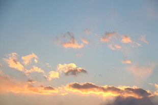夕阳下的绚烂天空