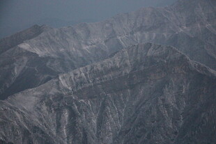 壮丽山脉景观