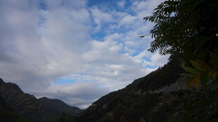 山间云景