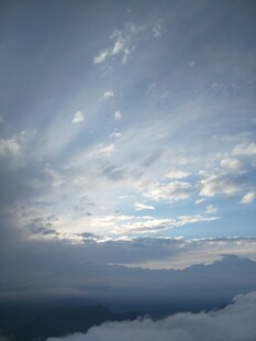 高空云海间的梦幻天空