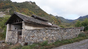 石砌老屋 山间静谧景致