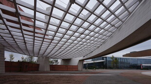 现代建筑透光顶棚设计
