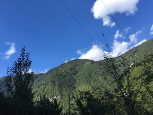 青山蓝天美景