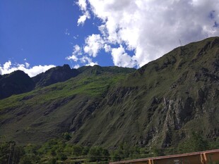 青山蓝天美景