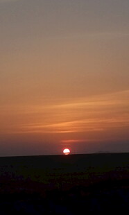 日落时分的广袤原野