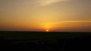 草原上的绝美落日景象