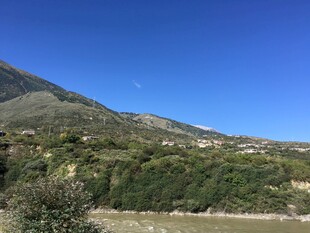 青山蓝天自然风光图