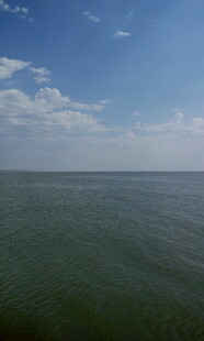 广阔海面与蓝天美景