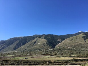 壮丽山景 蓝天映衬下的风光