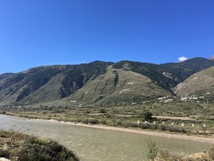山间公路 邂逅自然美景