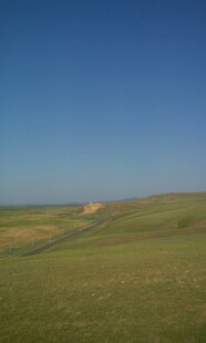 广袤草原与蓝天美景