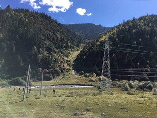 山间输电线路景观