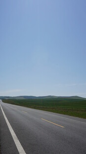宽阔公路伸向远方