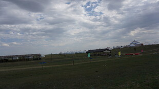 草原上的开阔风景