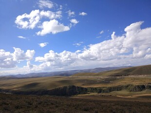 广袤蓝天草原壮美风光