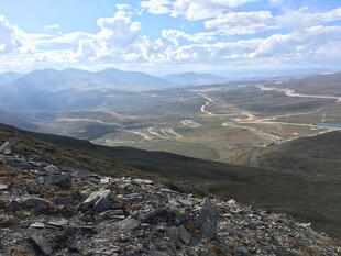高山远景 壮阔自然景观