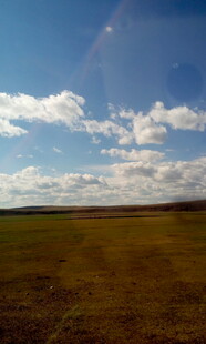 广袤草原上的蓝天白云