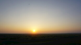 草原上的壮丽日出