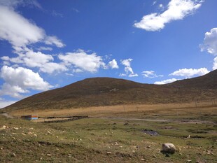 高原旷野蓝天美景