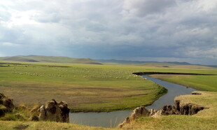 草原河流风景图