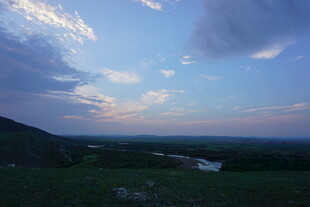 黄昏时分的开阔自然风光