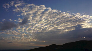 黄昏下的壮丽云层景观