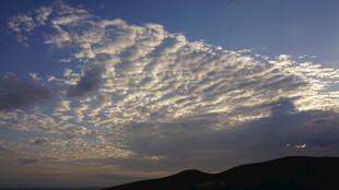 壮丽天空下的云海景观
