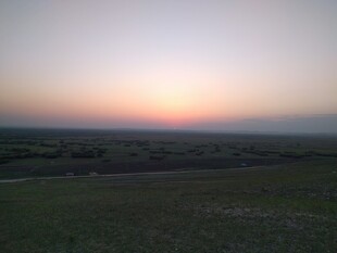 草原上的绝美日落景观