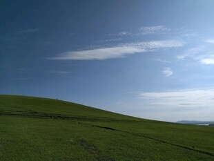 草原蓝天美景