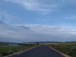 公路延伸向远方美景