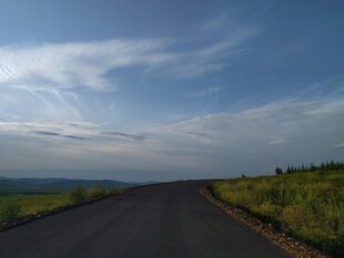 宽阔公路伸向远方