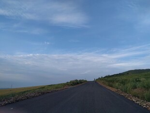 宽阔公路伸向远方