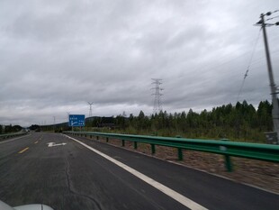 空旷公路 阴云下的景致