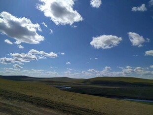 蓝天草原湖泊美丽风光