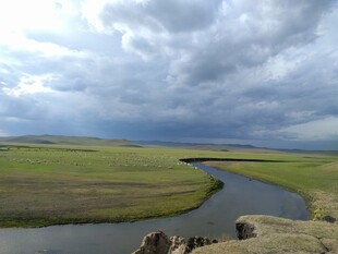 草原河流壮美风光