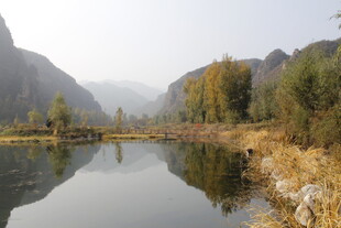 秋日山水静谧风光