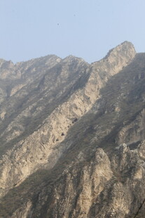 巍峨险峻的壮丽山峰