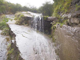 山间小瀑布 自然清新景致