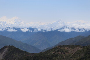 壮丽山景 云端山脉绵延