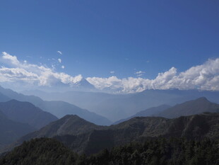 高山云海壮丽自然景观