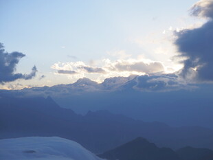 山间云海日出美景