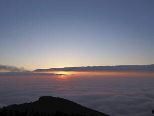 山顶观壮丽云海日出