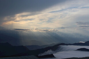 山间云海日出美景
