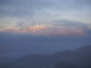 山间晨曦 云海初绽