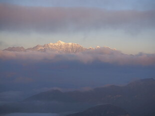 壮丽雪山云海景观