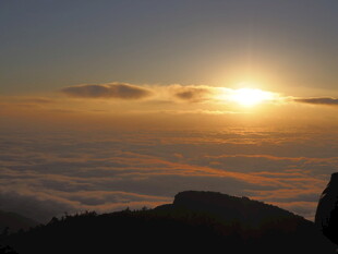 日出云海壮丽景观