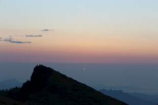 黄昏山顶美景
