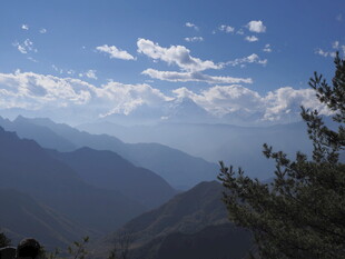 山间云海蓝天美景