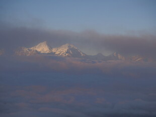 壮丽雪山云海景观